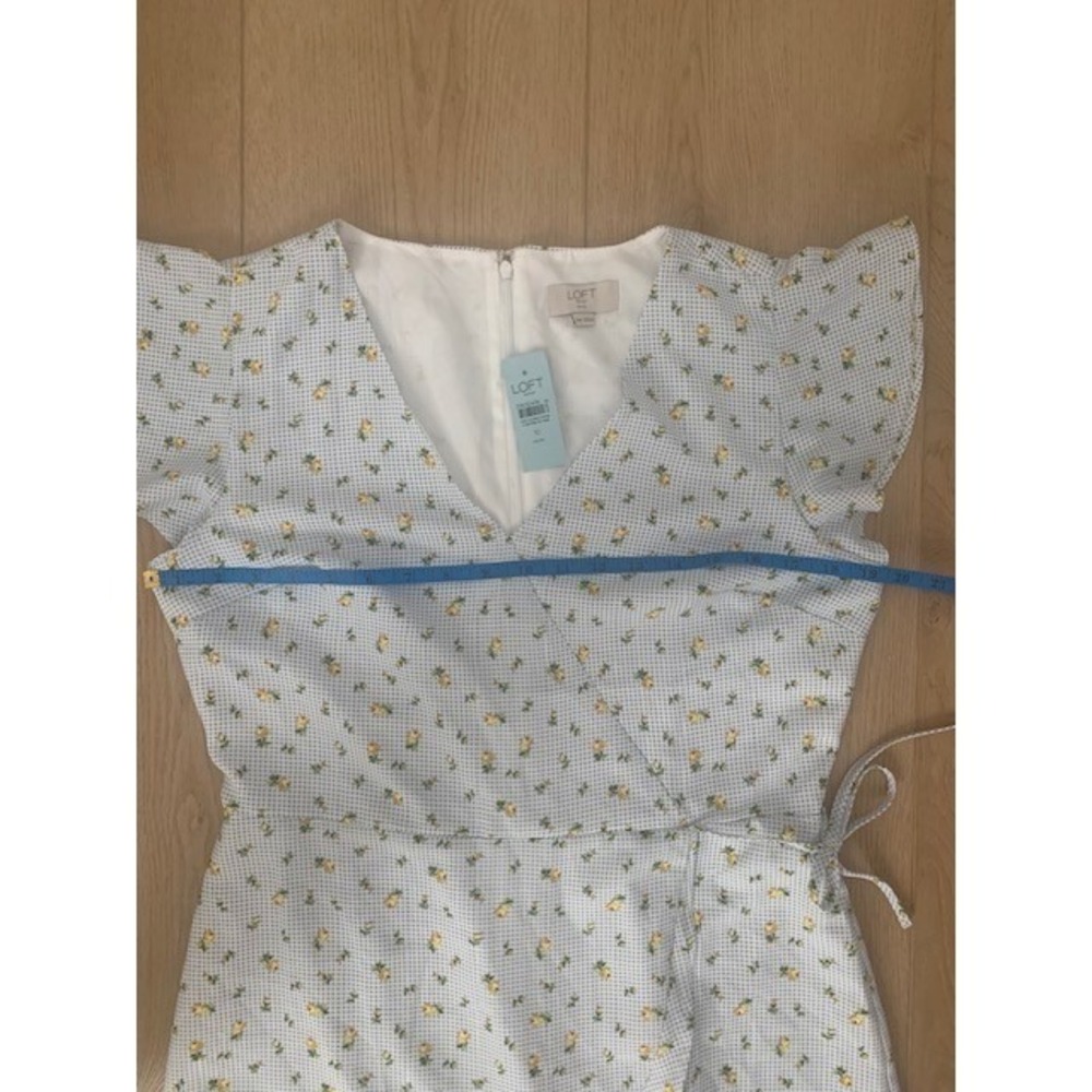 NWT LOFT Blue Gingham Floral Wrap Dress Flutter Sleeve Size 10P - Picture 5 of 7